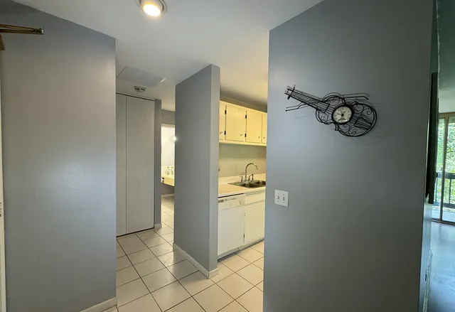 $160,000 | 5600 Hillcrest Lane, Unit 1K, Lisle, IL 60532