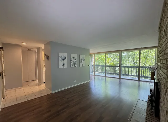 $160,000 | 5600 Hillcrest Lane, Unit 1K, Lisle, IL 60532