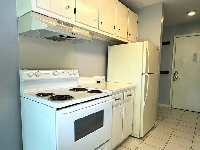 $160,000 | 5600 Hillcrest Lane, Unit 1K, Lisle, IL 60532