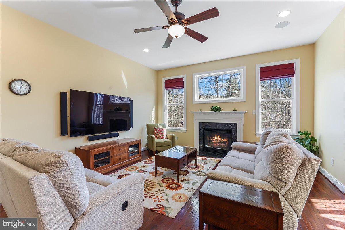 185 Sloan Road Phoenixville, PA 19460 - Photo 18 of 41 Great room with gas fireplace