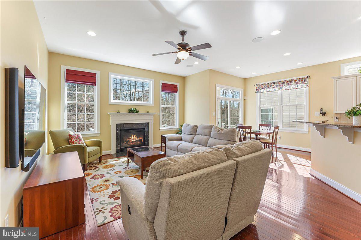 Great Room, 9+ft ceilings