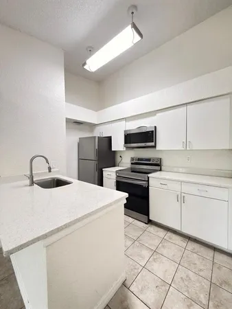 $1,350 | 5028 Park Central Drive, Unit 2133, Orlando, FL 32839