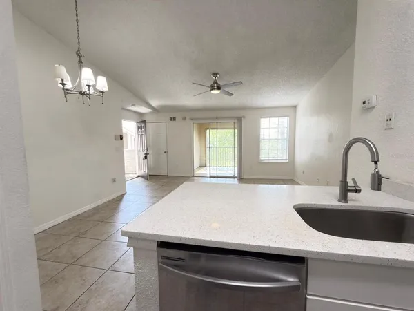 $1,350 | 5028 Park Central Drive, Unit 2133, Orlando, FL 32839