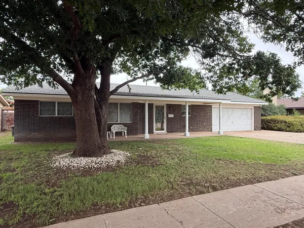 $245,000 | 511 Willow Avenue, Dumas, TX 79029