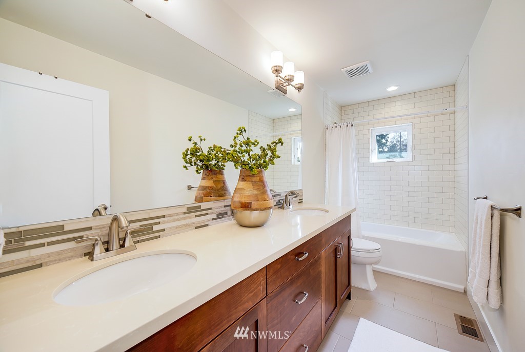 3915 Southwest 97th Street Seattle, WA 98136 - Photo 22 of 25 Gallery Image 22