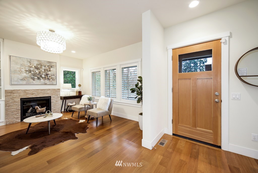 3915 Southwest 97th Street Seattle, WA 98136 - Photo 5 of 25 Gallery Image 5