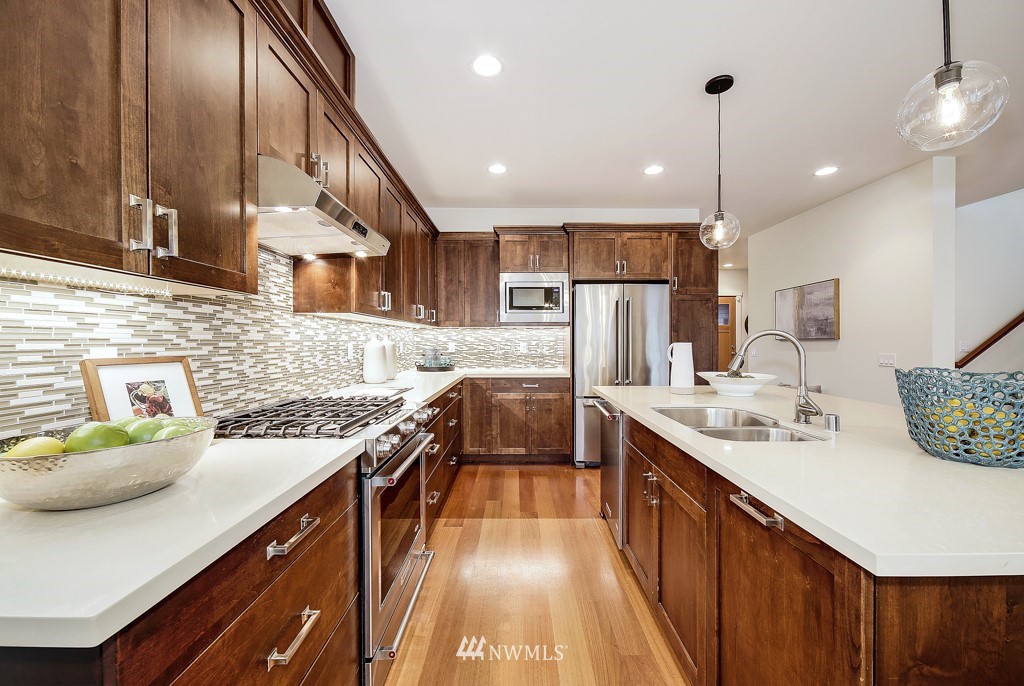 3915 Southwest 97th Street Seattle, WA 98136 - Photo 10 of 25 Gallery Image 10