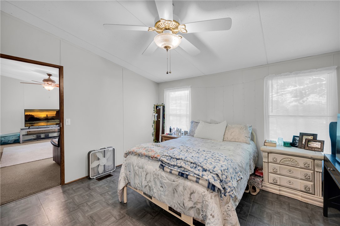 162 Newberry Road Walhalla, SC 29691 - Photo 17 of 50 Relax in a comfortable bedroom featuring durable vinyl flooring and a refreshing ceiling fan.