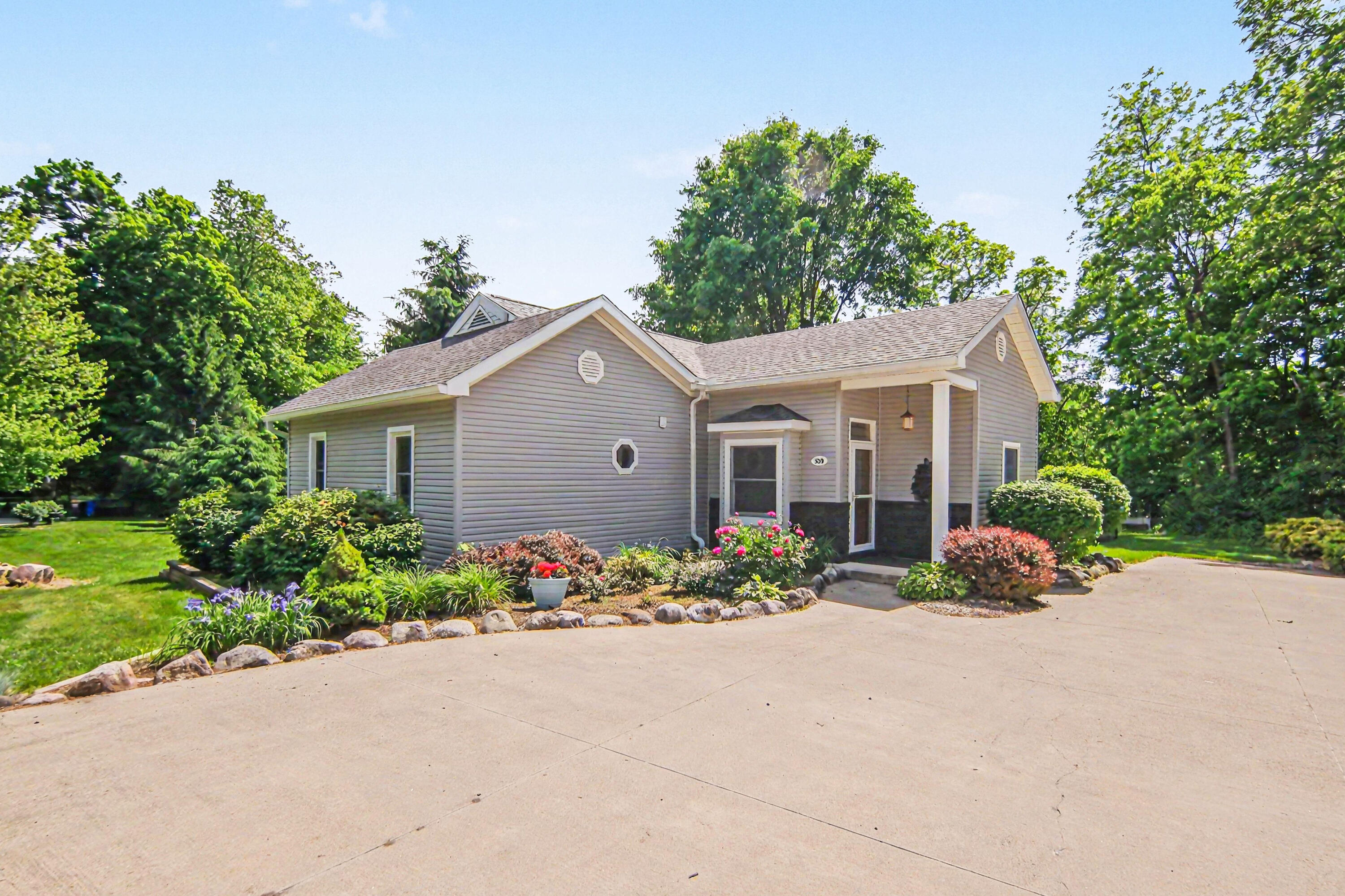 520 Wolverine Street Manchester, MI 48158 - Photo 1 of 27 Primary Photo EDIT