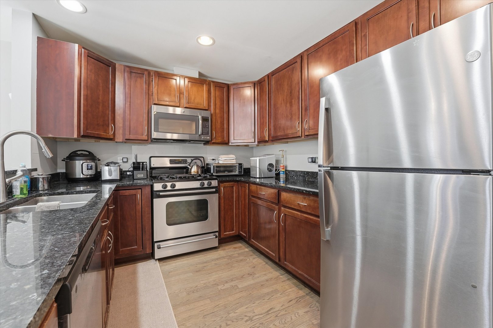 8625 Niles Center Road Skokie, IL 60077 - Photo 7 of 28