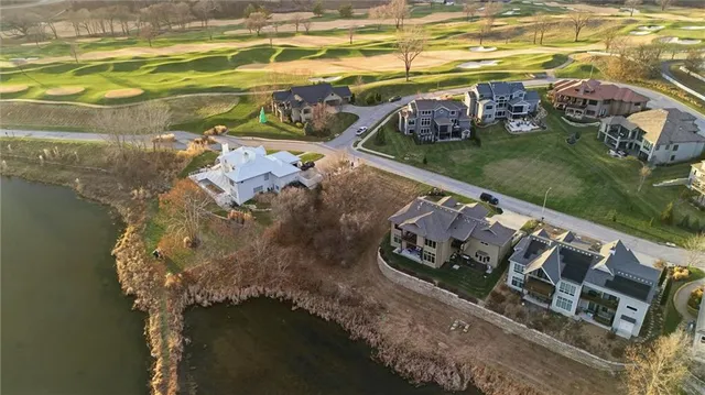 $695,000 | 7017 Waters Edge Drive, Parkville, MO 64152