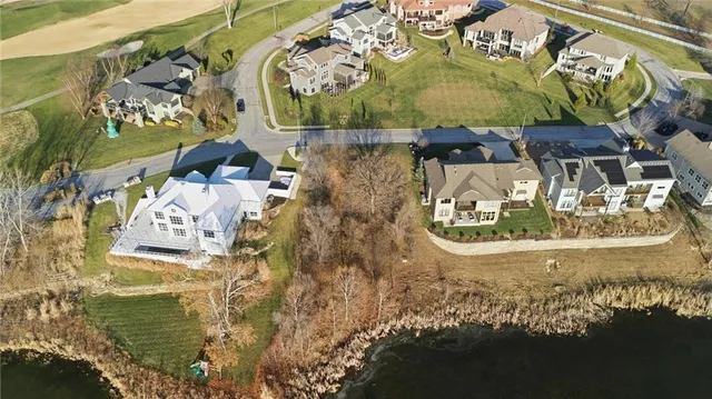 $695,000 | 7017 Waters Edge Drive, Parkville, MO 64152