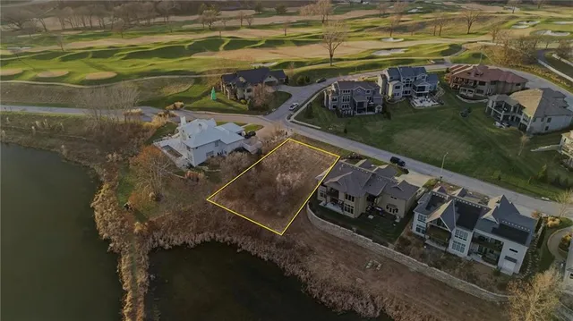 $695,000 | 7017 Waters Edge Drive, Parkville, MO 64152