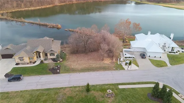$695,000 | 7017 Waters Edge Drive, Parkville, MO 64152
