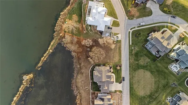 $695,000 | 7017 Waters Edge Drive, Parkville, MO 64152