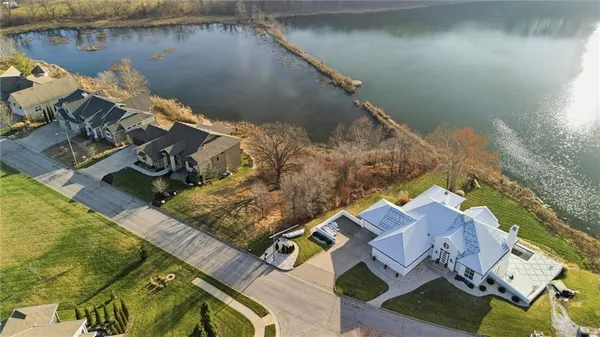 $695,000 | 7017 Waters Edge Drive, Parkville, MO 64152