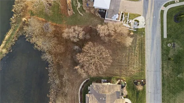 $695,000 | 7017 Waters Edge Drive, Parkville, MO 64152