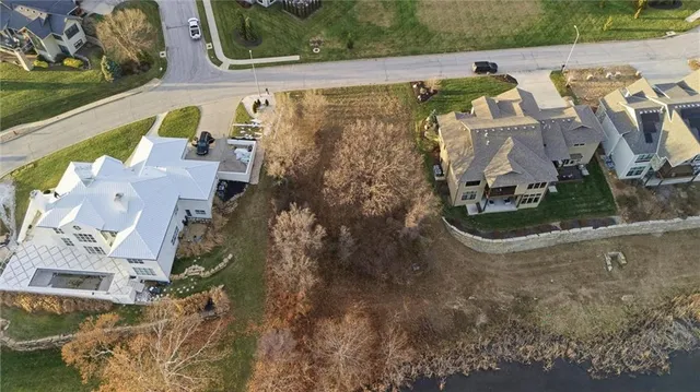 $695,000 | 7017 Waters Edge Drive, Parkville, MO 64152