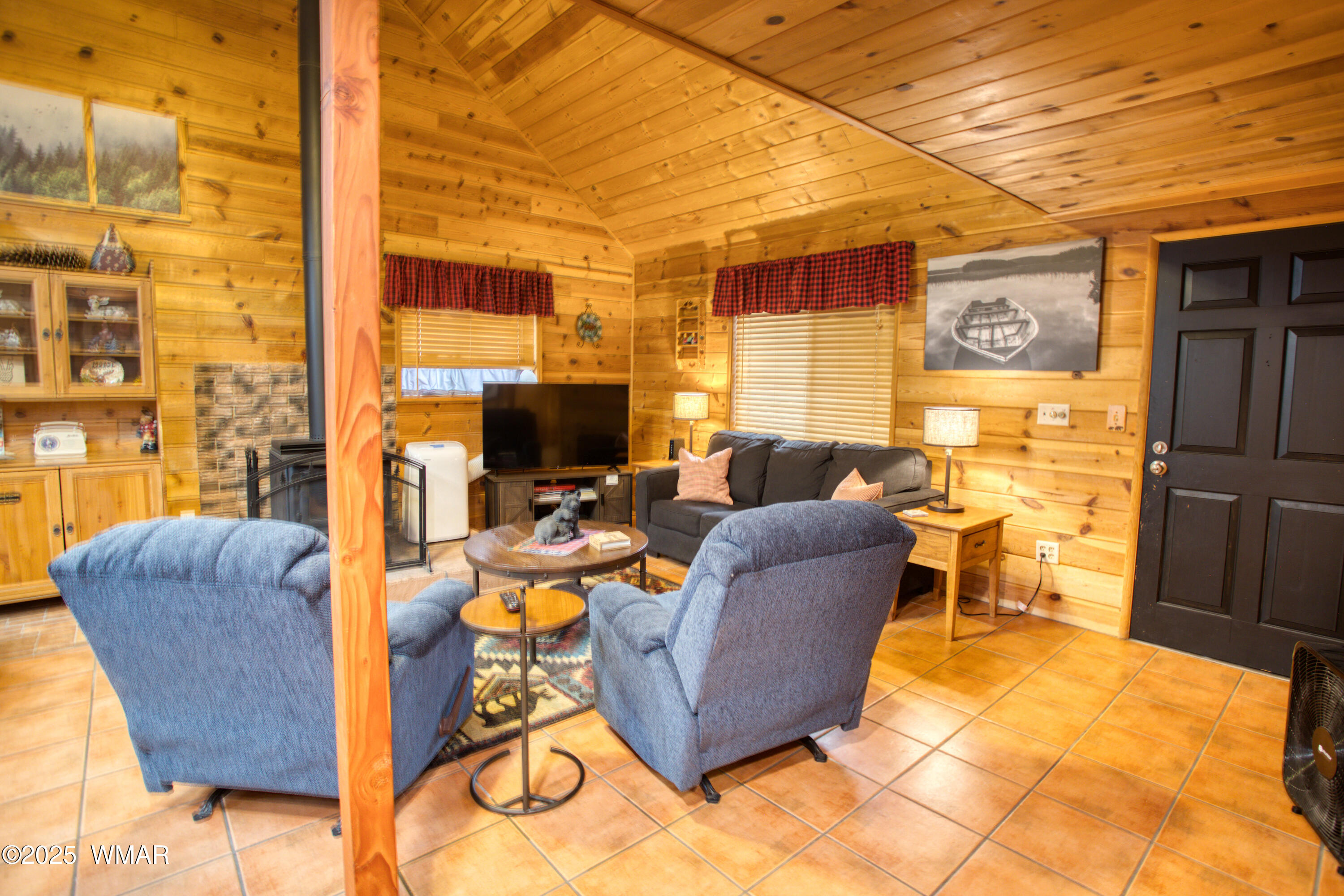 718 Eagle Loop Lakeside, AZ 85929 - Photo 6 of 36 Living Area