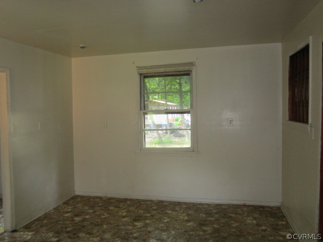 11985 River Road Chesterfield, VA 23838 - Photo 8 of 14 an empty room with a window
