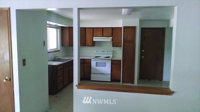 607 Sheridan Road Bremerton, WA 98310 - Photo 5 of 14 a kitchen with stainless steel appliances granite countertop a refrigerator and a sink