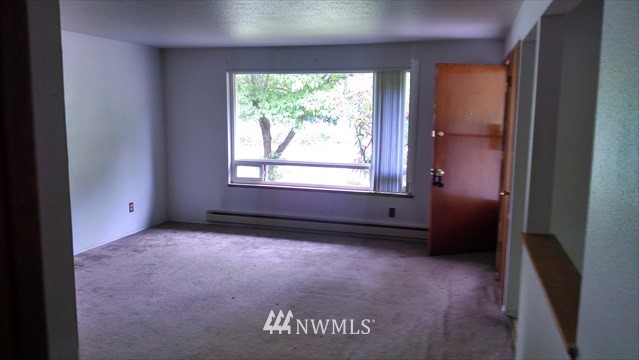 607 Sheridan Road Bremerton, WA 98310 - Photo 6 of 14 an empty room with a window