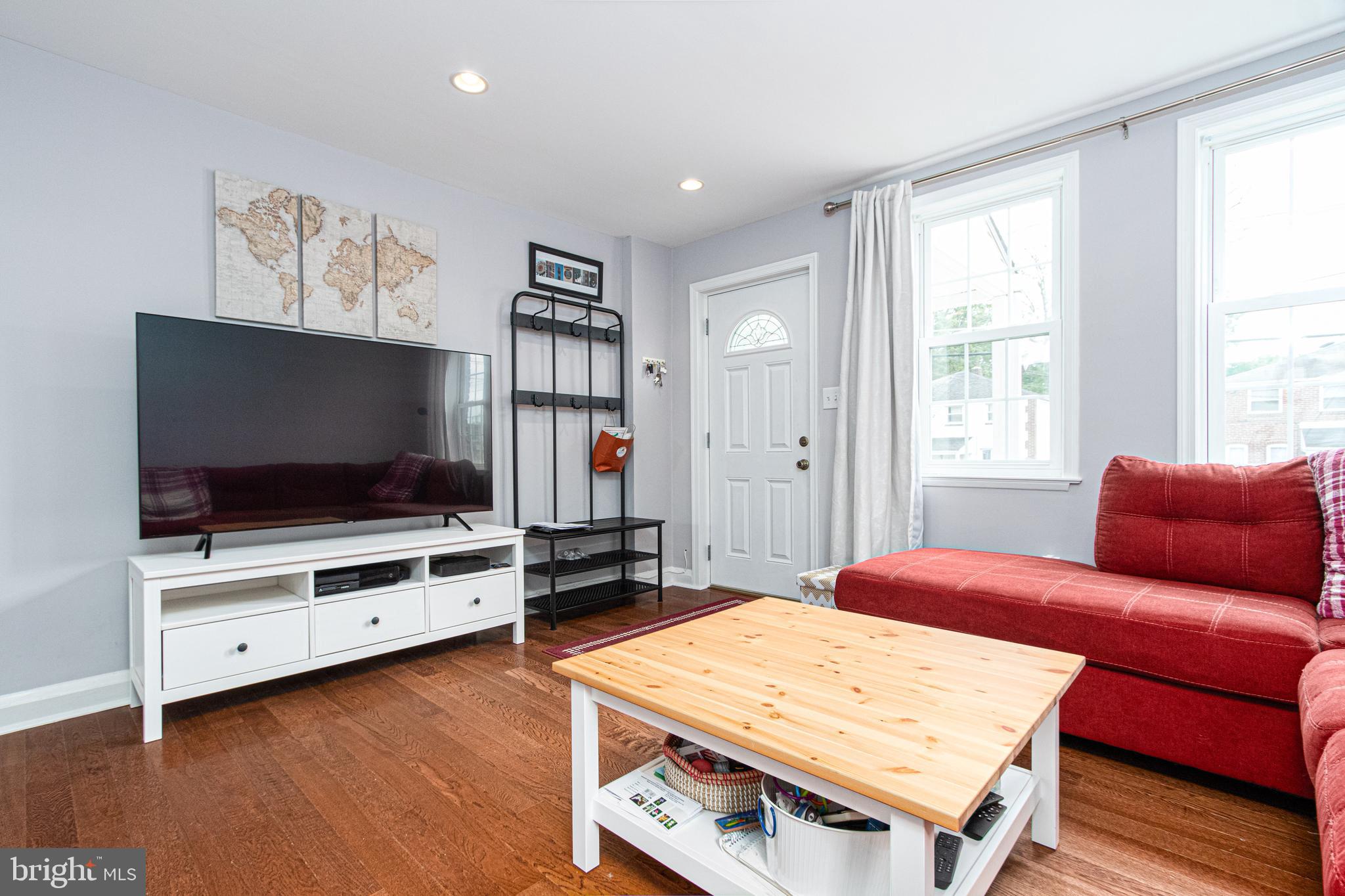 1668 Yakona Road Baltimore, MD 21286 - Photo 11 of 50 Spacious, neutral living area!