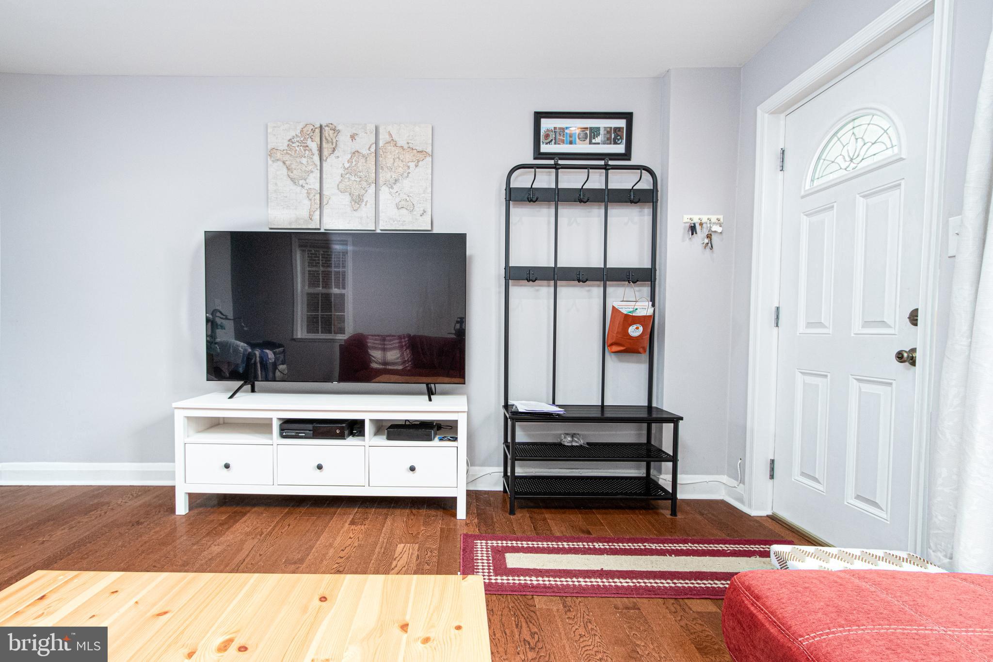 1668 Yakona Road Baltimore, MD 21286 - Photo 12 of 50 Clean white trim, molding, and door