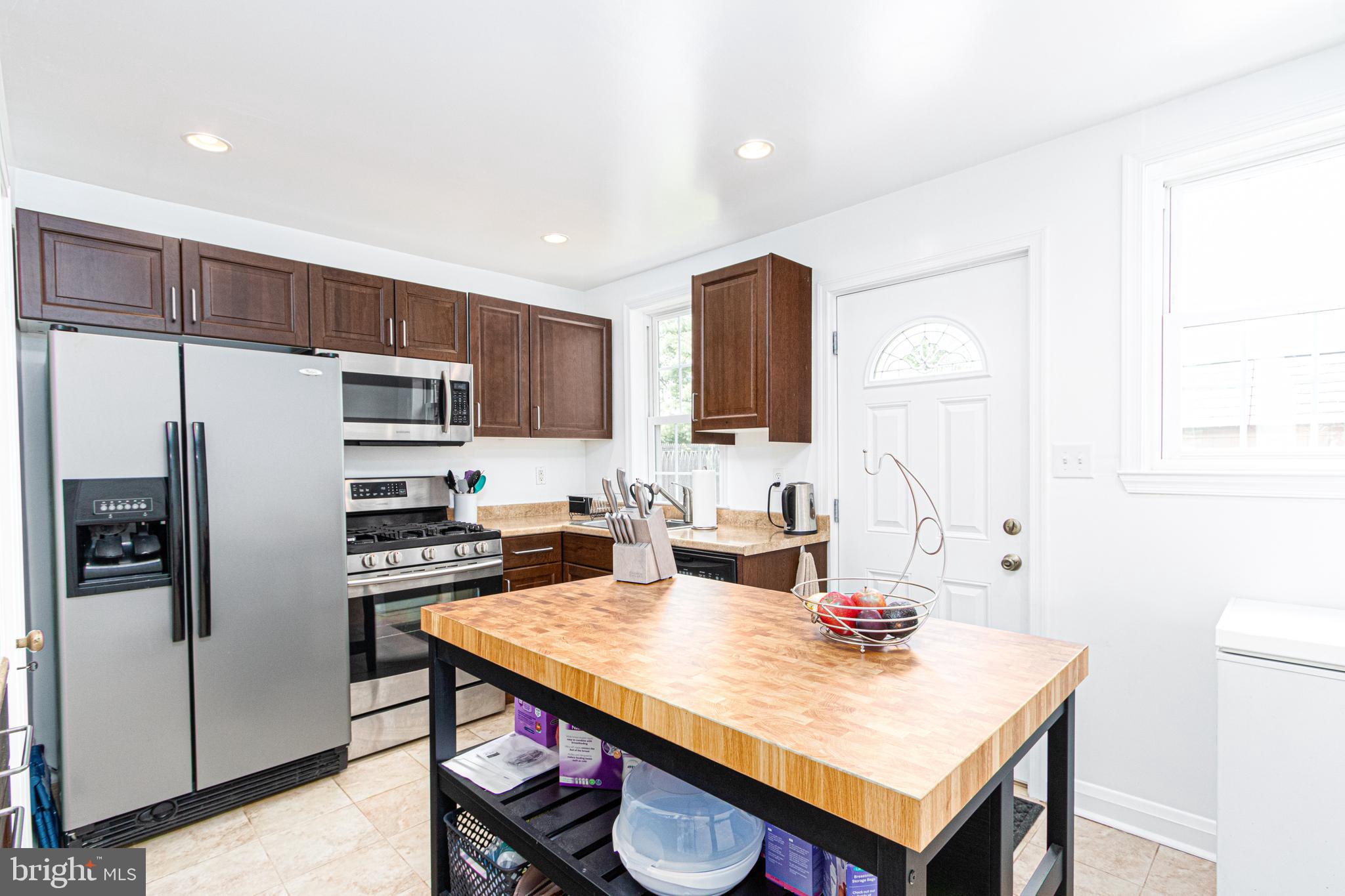 1668 Yakona Road Baltimore, MD 21286 - Photo 15 of 50 Kitchen w island, rec'ed light & NEW SS appliances