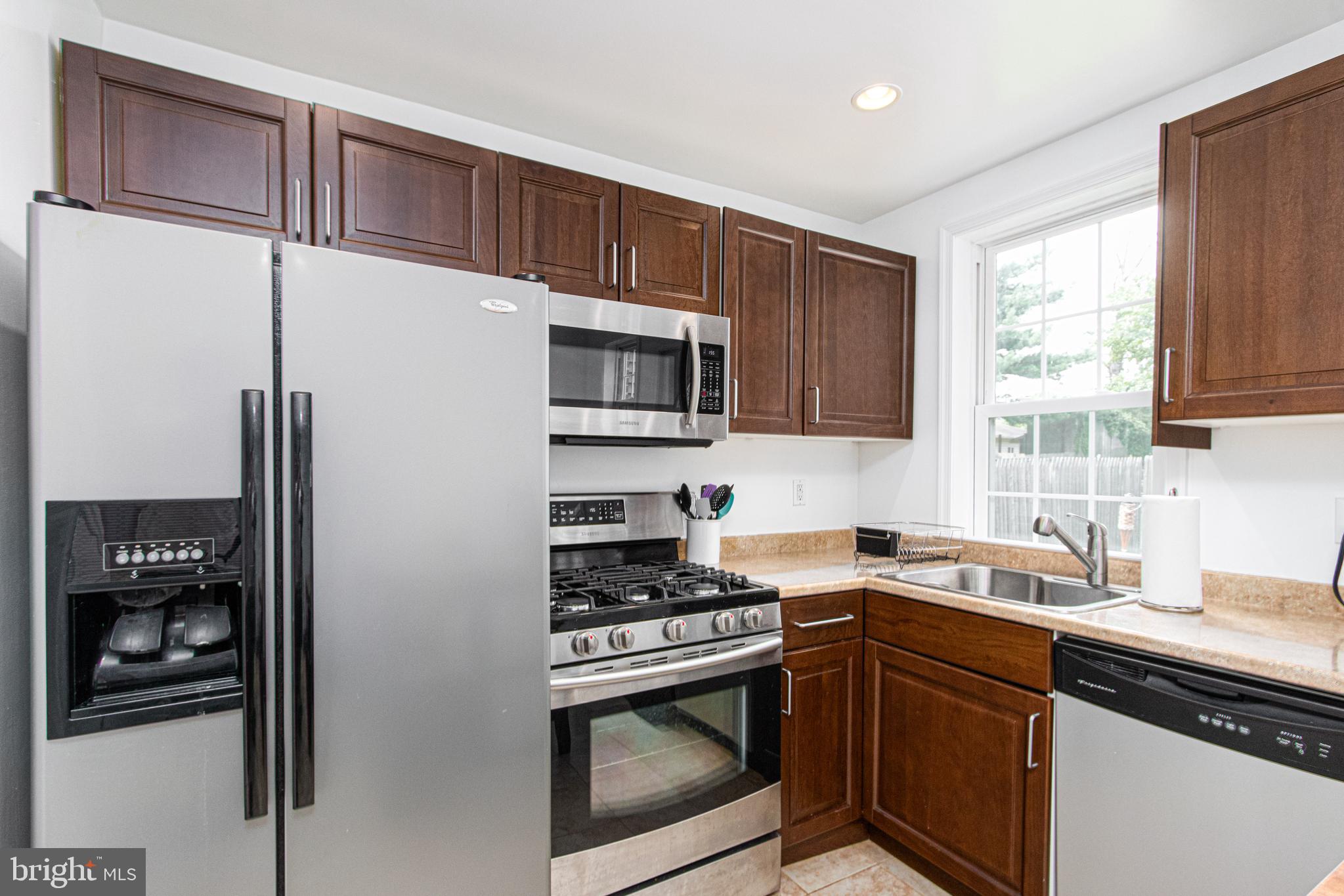 1668 Yakona Road Baltimore, MD 21286 - Photo 19 of 50 Perfectly placed window over sinnk!