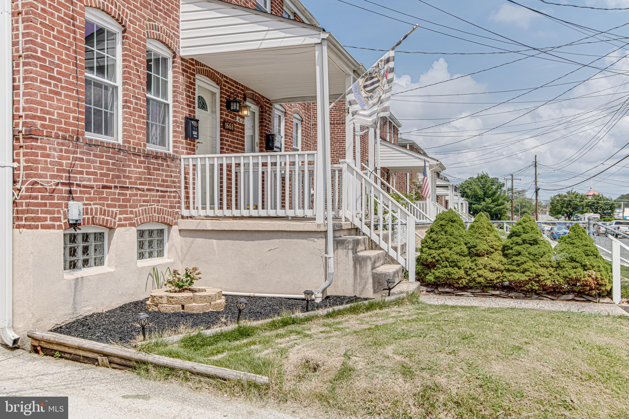 1668 Yakona Road Baltimore, MD 21286 - Photo 6 of 50 Great covered porch front!