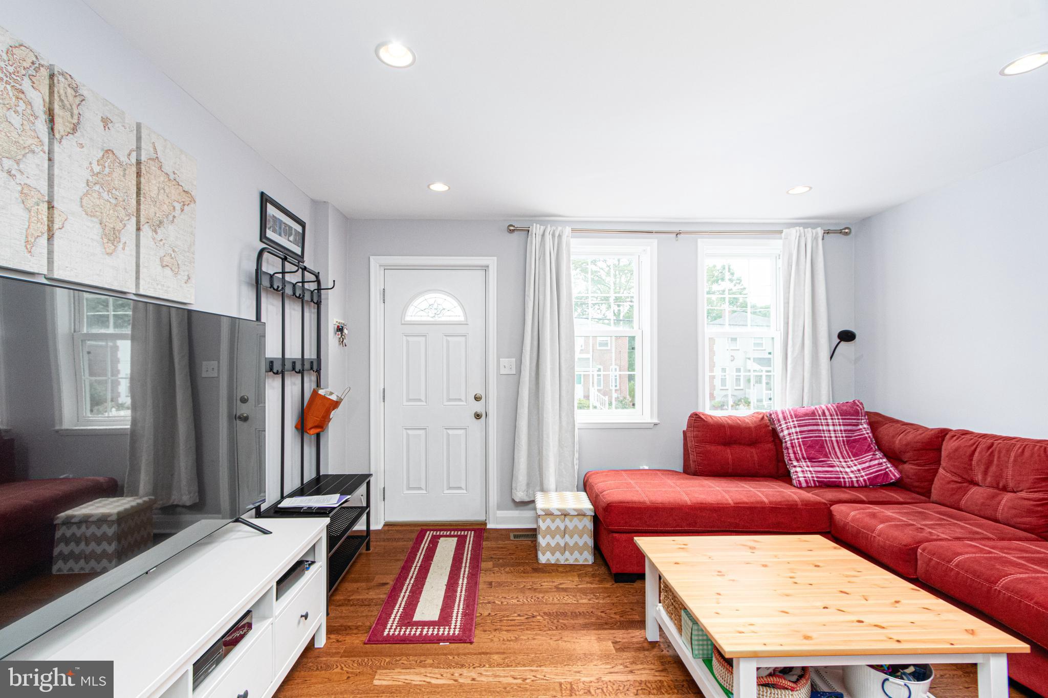 1668 Yakona Road Baltimore, MD 21286 - Photo 10 of 50 Bright w natural light from 2 large windows!