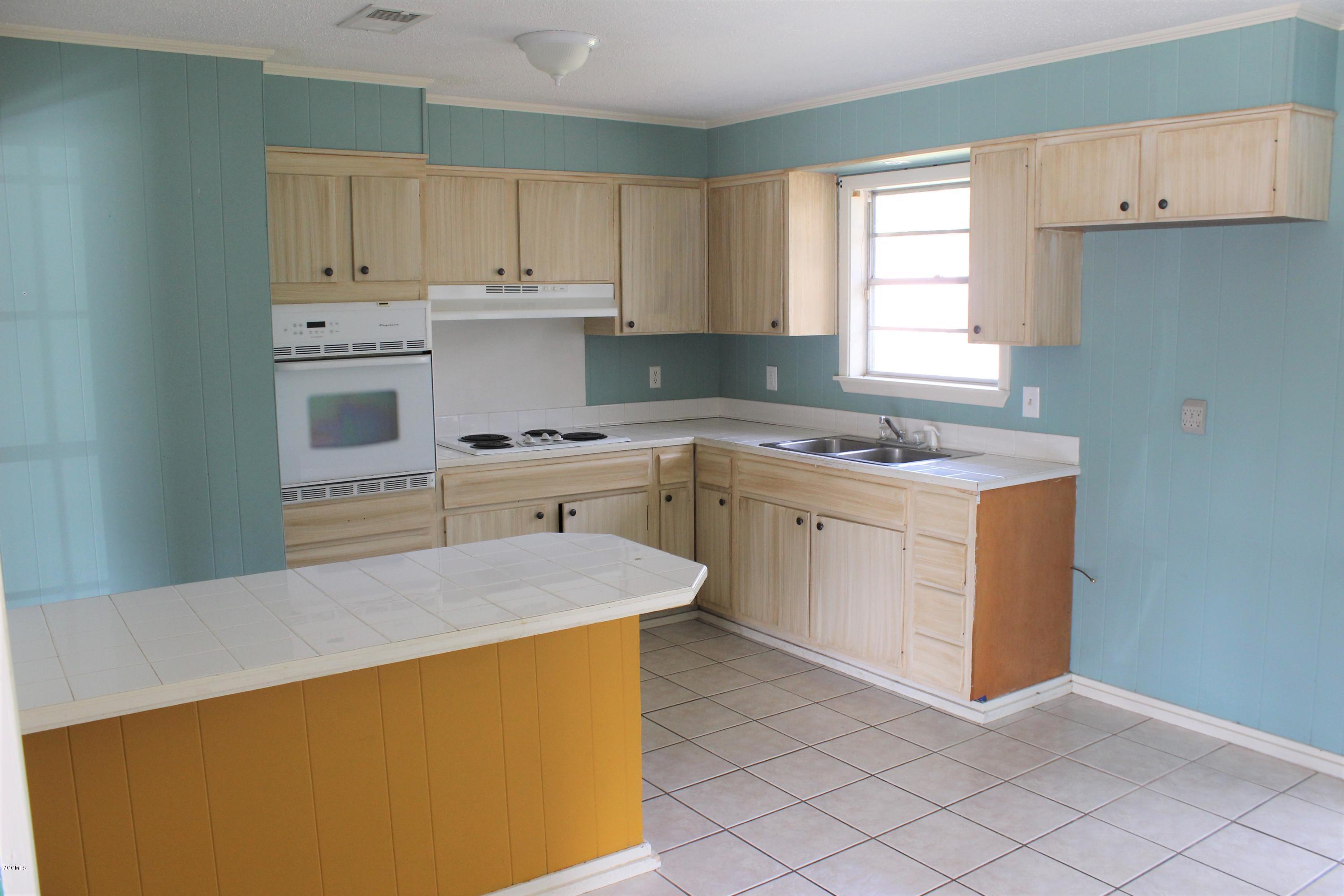 327 Mincheck Road Ocean Springs, MS 39564 - Photo 2 of 17 IMG_4081