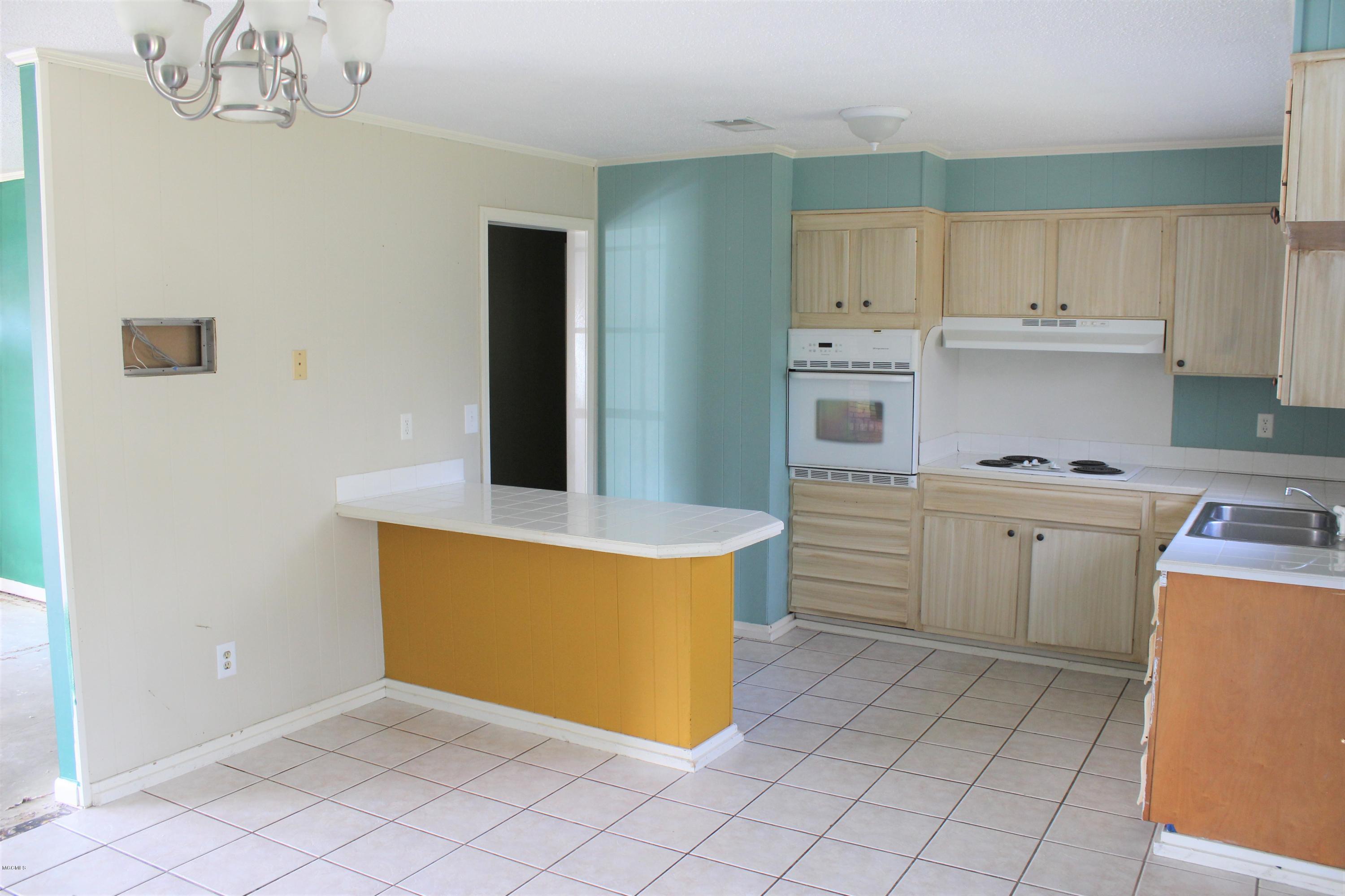 327 Mincheck Road Ocean Springs, MS 39564 - Photo 3 of 17 IMG_4082