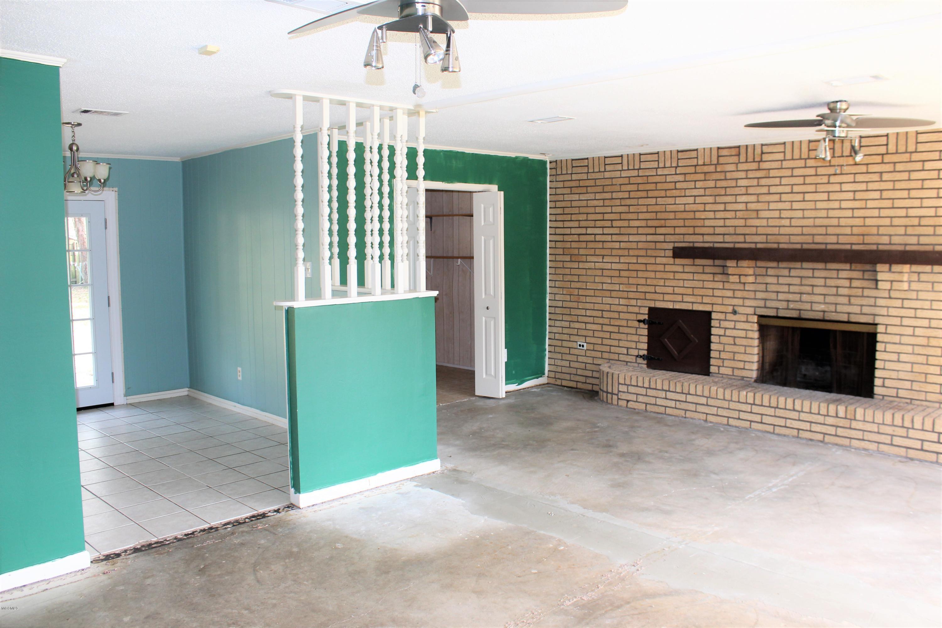 327 Mincheck Road Ocean Springs, MS 39564 - Photo 7 of 17 IMG_4072