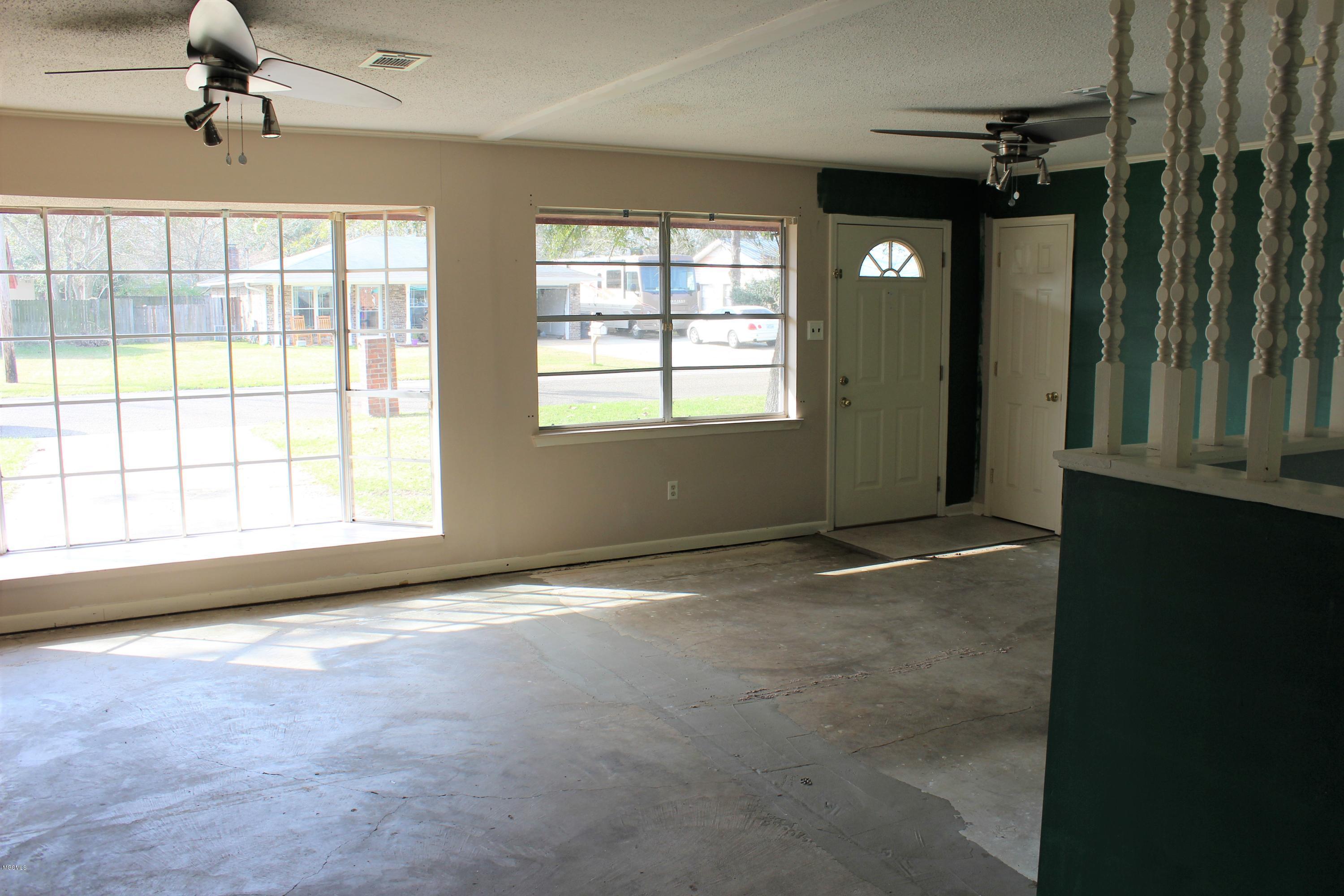 327 Mincheck Road Ocean Springs, MS 39564 - Photo 8 of 17 IMG_4077