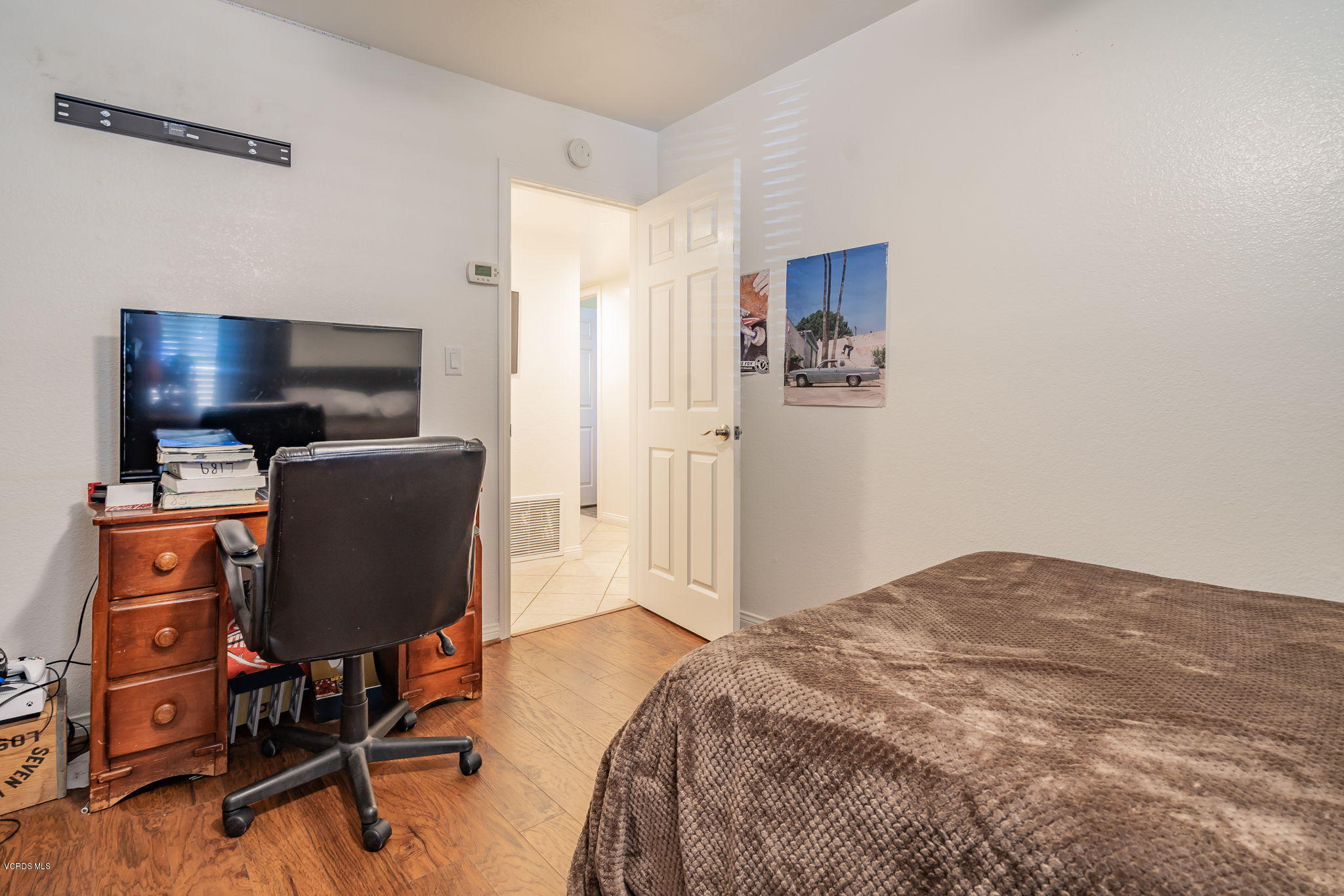 6116 Al Way Simi Valley, CA 93063 - Photo 32 of 55 a bedroom with a workspace