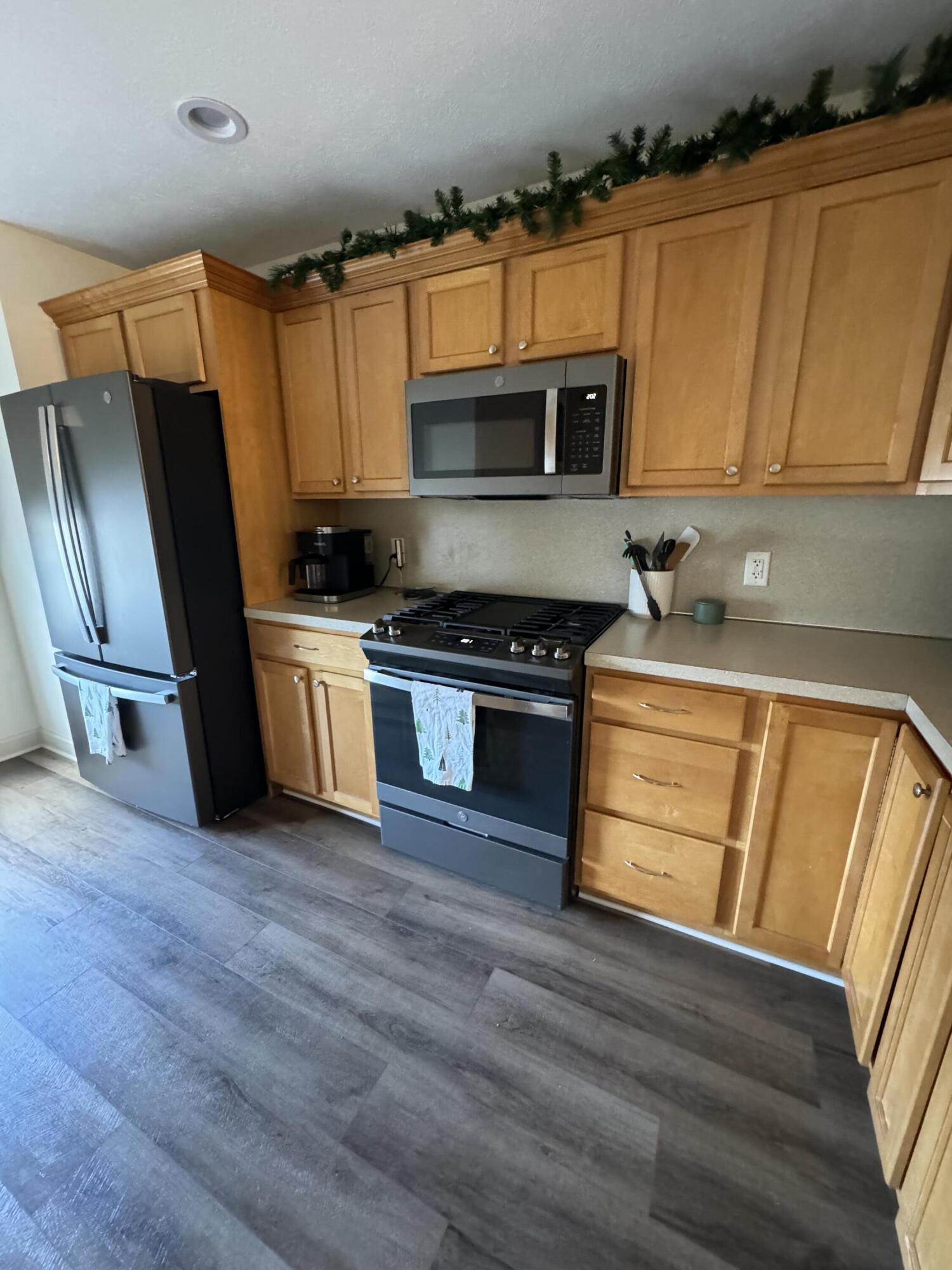 113 High Ridge Court Middleville, MI 49333 - Photo 11 of 31 Kitchen appliances