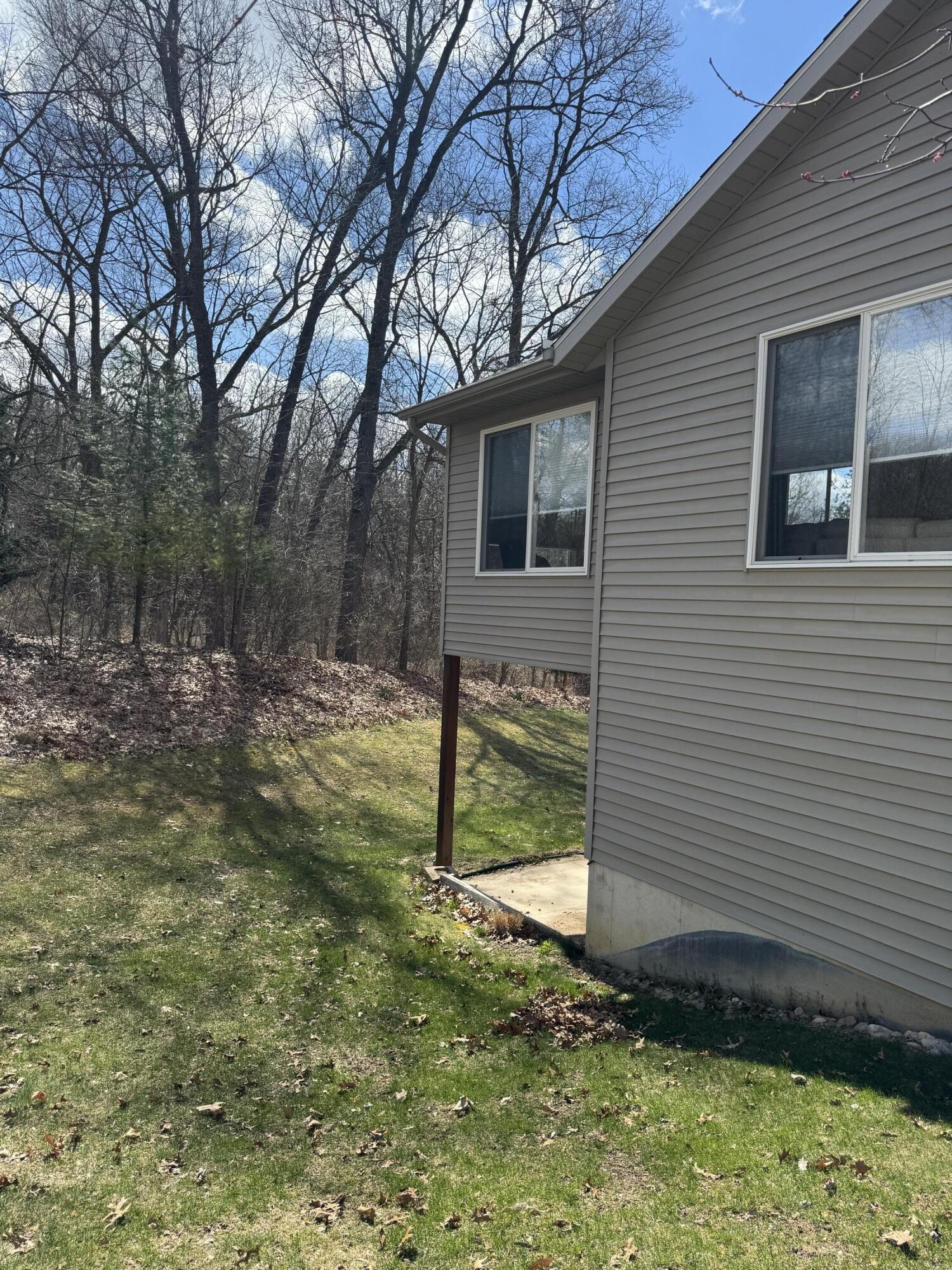 113 High Ridge Court Middleville, MI 49333 - Photo 3 of 31 Exterior yard
