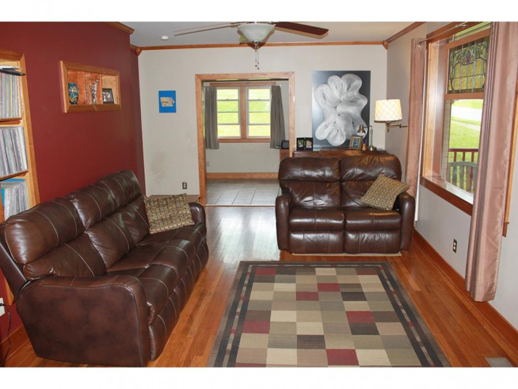 507 Field Road Elizabethton, TN 37643 - Photo 6 of 18 Living Room