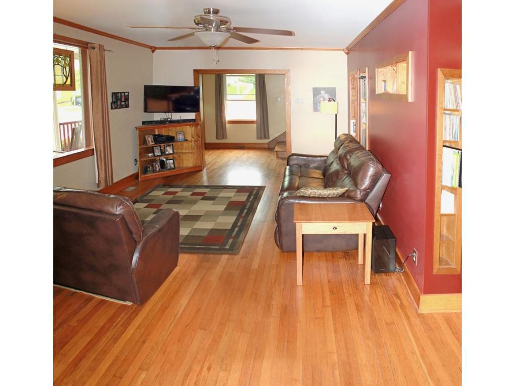 507 Field Road Elizabethton, TN 37643 - Photo 7 of 18 Living Room