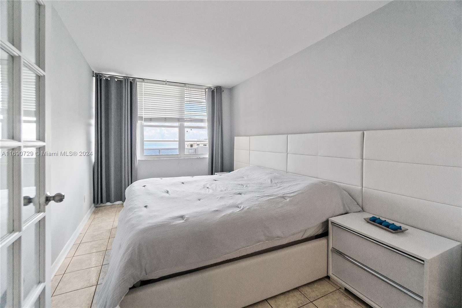 100 Lincoln Road, Unit 1019 Miami Beach, FL 33139 - Photo 6 of 16 a bedroom with a bed and a window