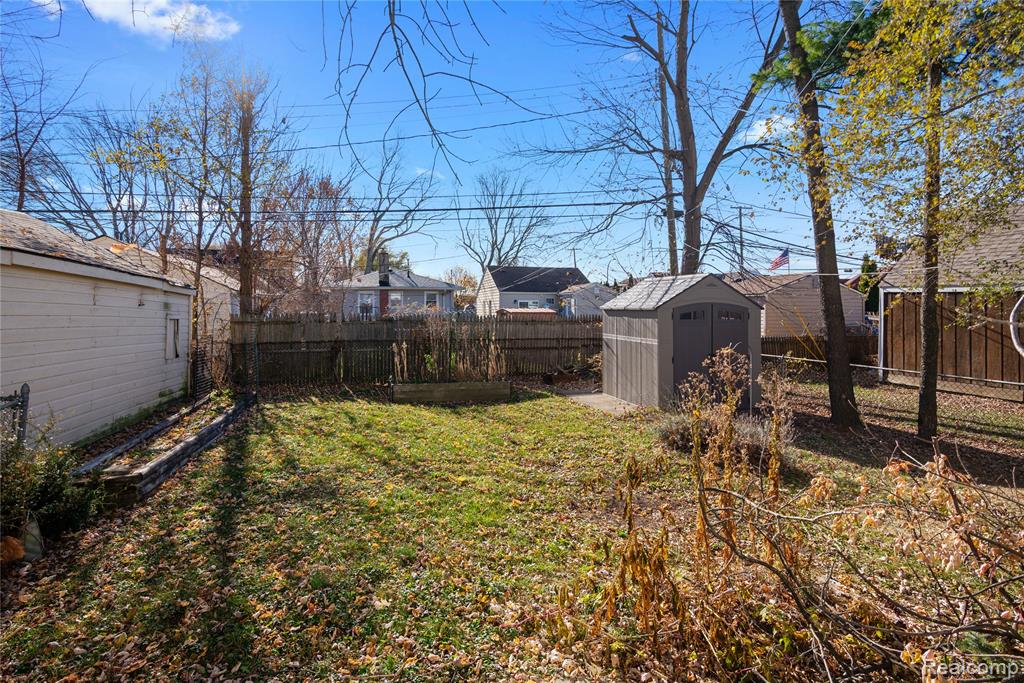 20842 Ridgemont Road Harper Woods, MI 48225 - Photo 24 of 25 Gallery Image 24