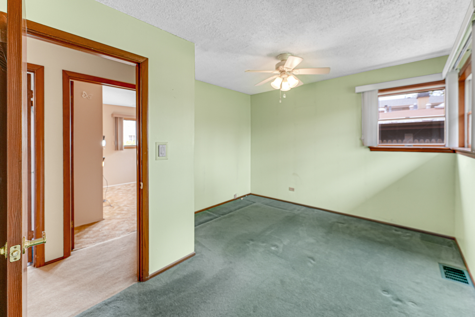 106 West Hickory Road Lombard, IL 60148 - Photo 8 of 23 Gallery Image 8