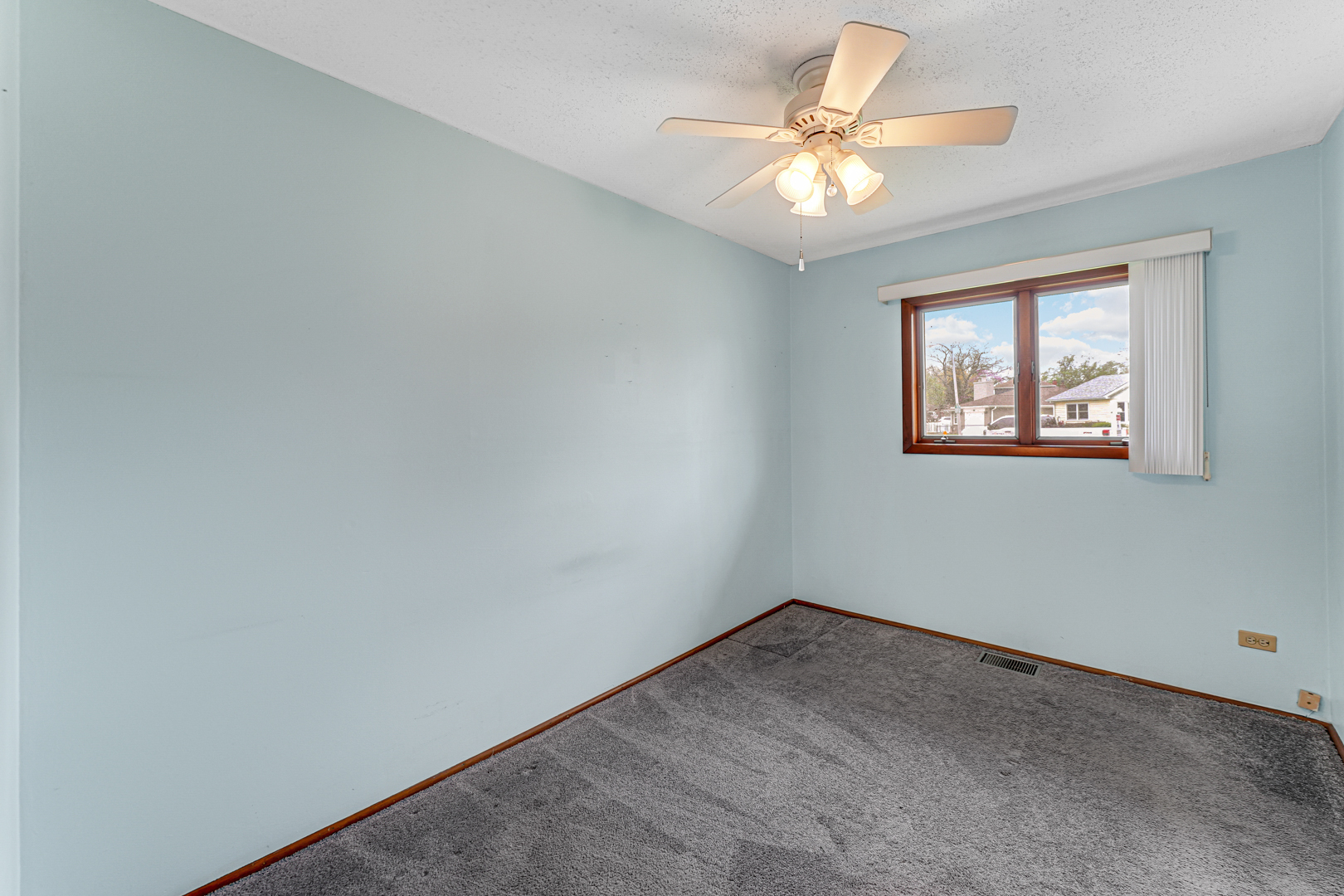 106 West Hickory Road Lombard, IL 60148 - Photo 10 of 23 Gallery Image 10