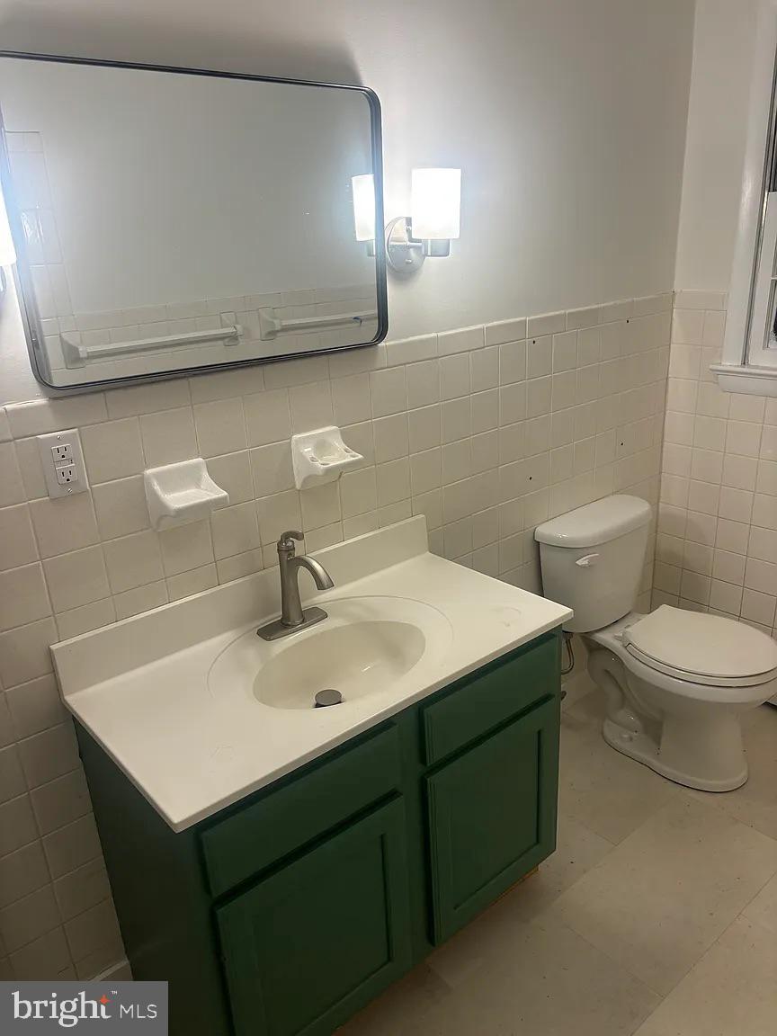 104 East Maple Avenue St. Michaels, MD 21663 - Photo 9 of 14 a bathroom with a sink and a toilet