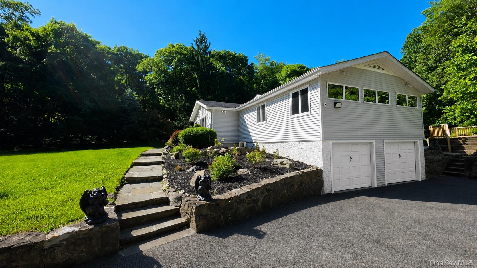 54 Allapartus Road Ossining, NY 10562 - Photo 2 of 27