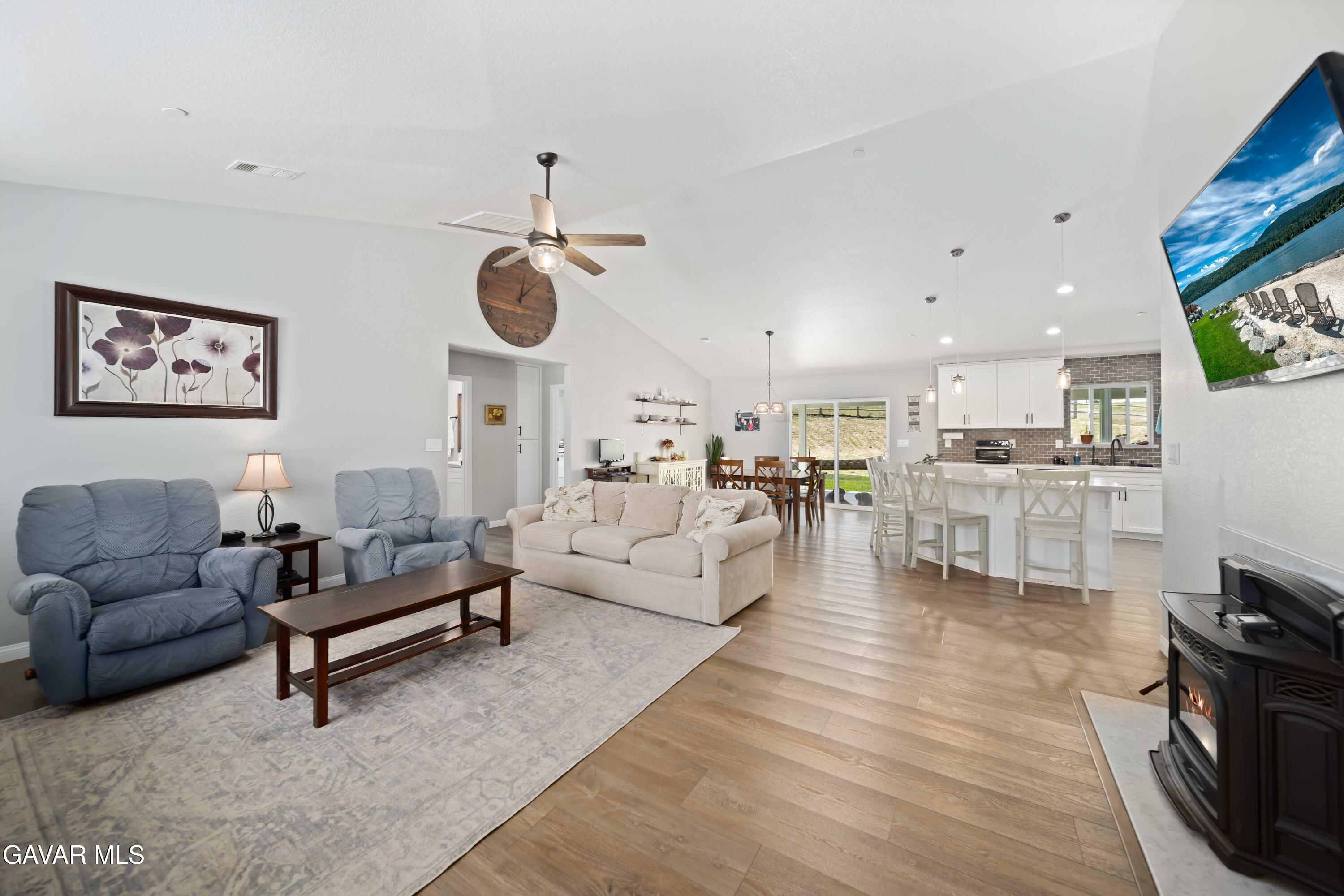 29990 Horsethief Drive Tehachapi, CA 93561 - Photo 6 of 29 a living room with furniture and kitchen view