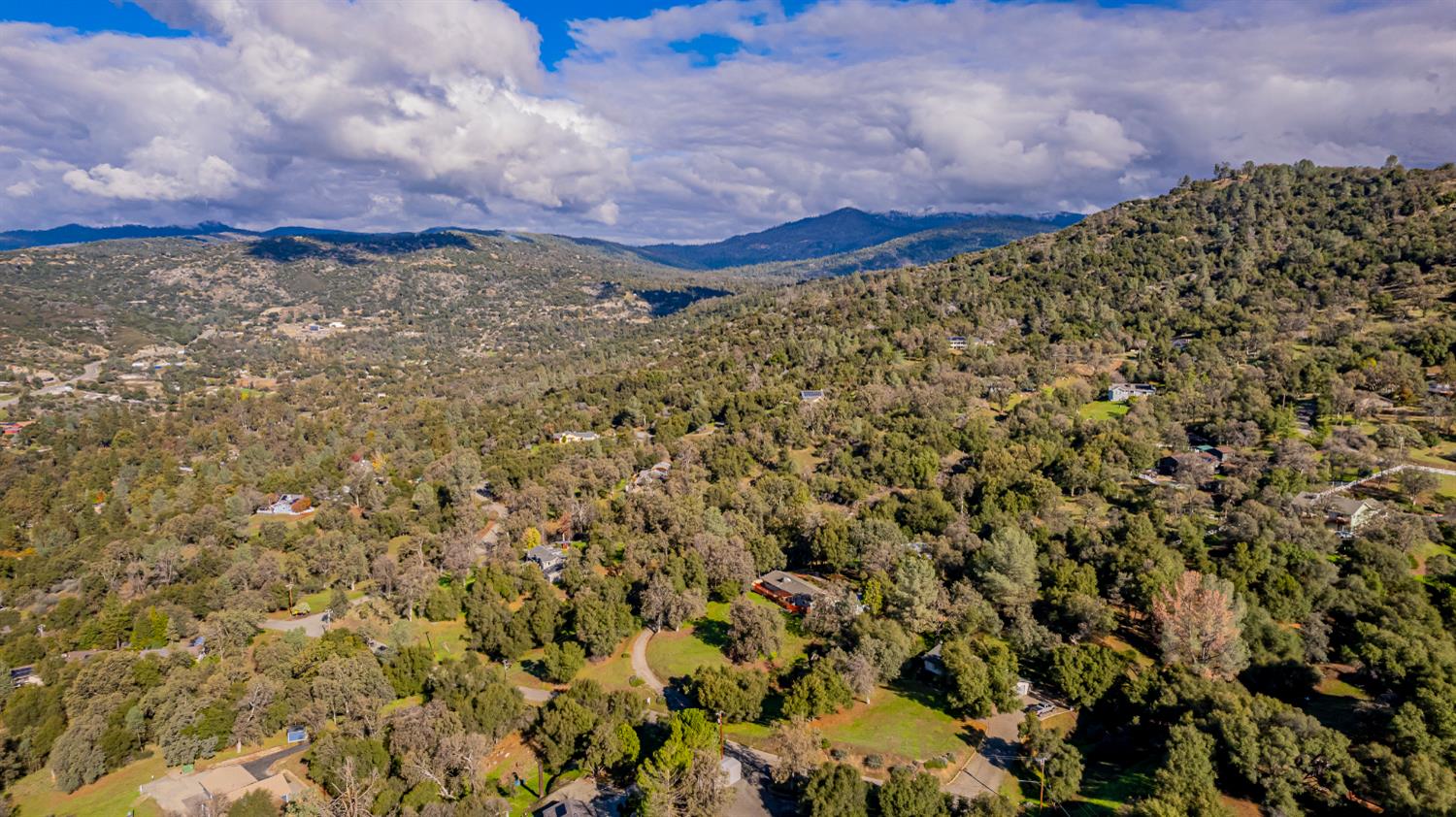 40733 Big Oak Flat Road North Oakhurst, CA 93644 - Photo 66 of 73 a view of a yard