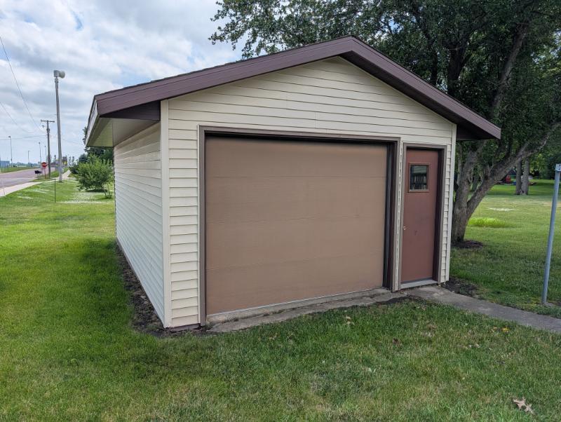 600 8th Street Southwest Wells, MN 56097 - Photo 5 of 34